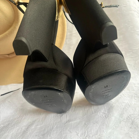 ALEXANDER MCQUEEN black gold peep toe silk satin - Picture 6 of 8